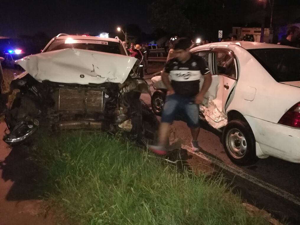Vehículos quedaron con daños materiales. FOTO: 970AM.