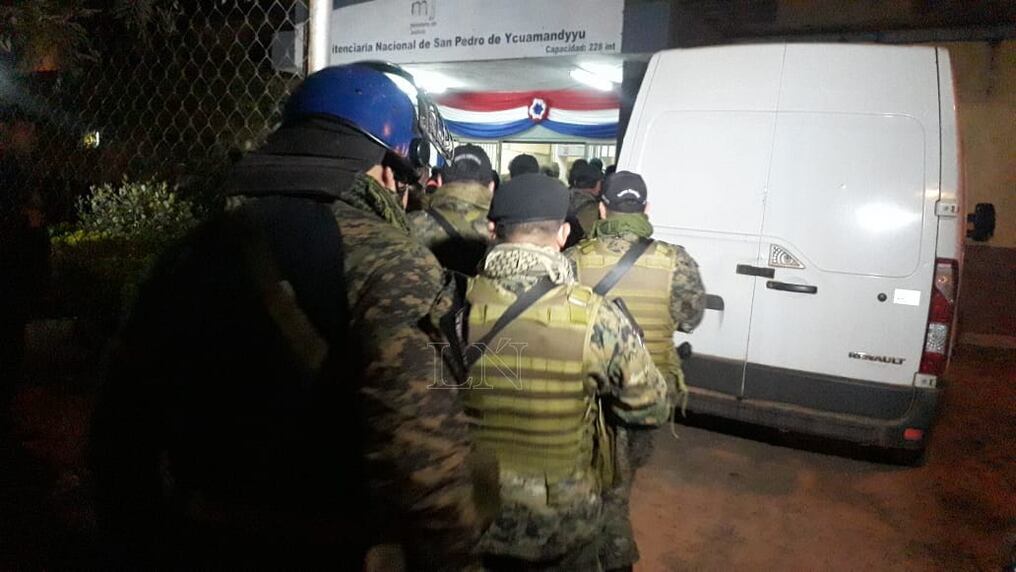 Unos 250 agentes de la policía acompañan el operativo. Foto: Lorenzo Agüero