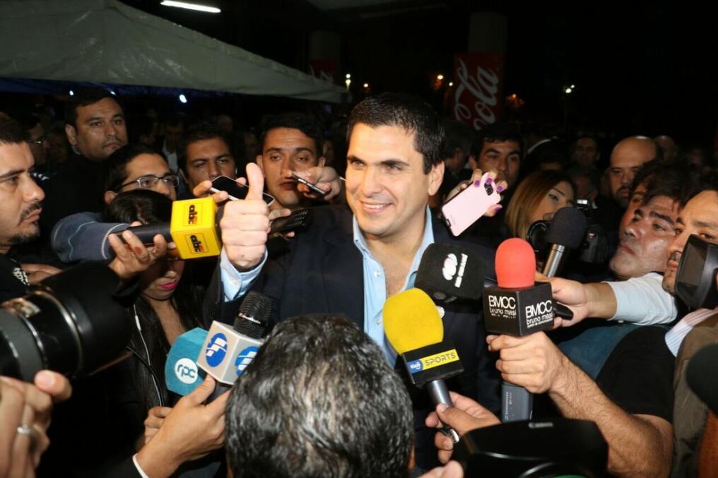 Robert Harrison celebra su triunfo en las elecciones. Foto: Aníbal Gauto.