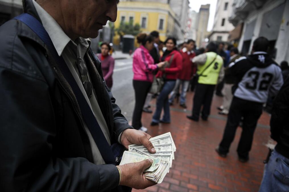 La región no sólo ahorra poco, también ahorra mal, según informe del Banco Interamericano de Desarrollo