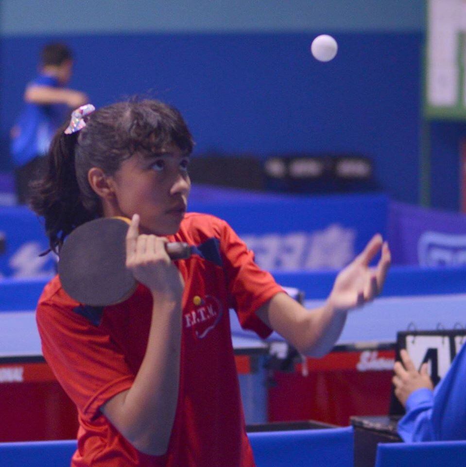La mesatenista paraguaya Leyla Gómez, acaba de ganar en semifinal y va por el título.