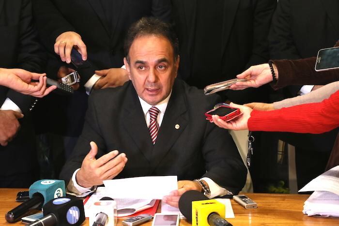 Juan Darío Monges, senador colorado. Critica a Galaverna, recordando un viejo pleito electoral. 