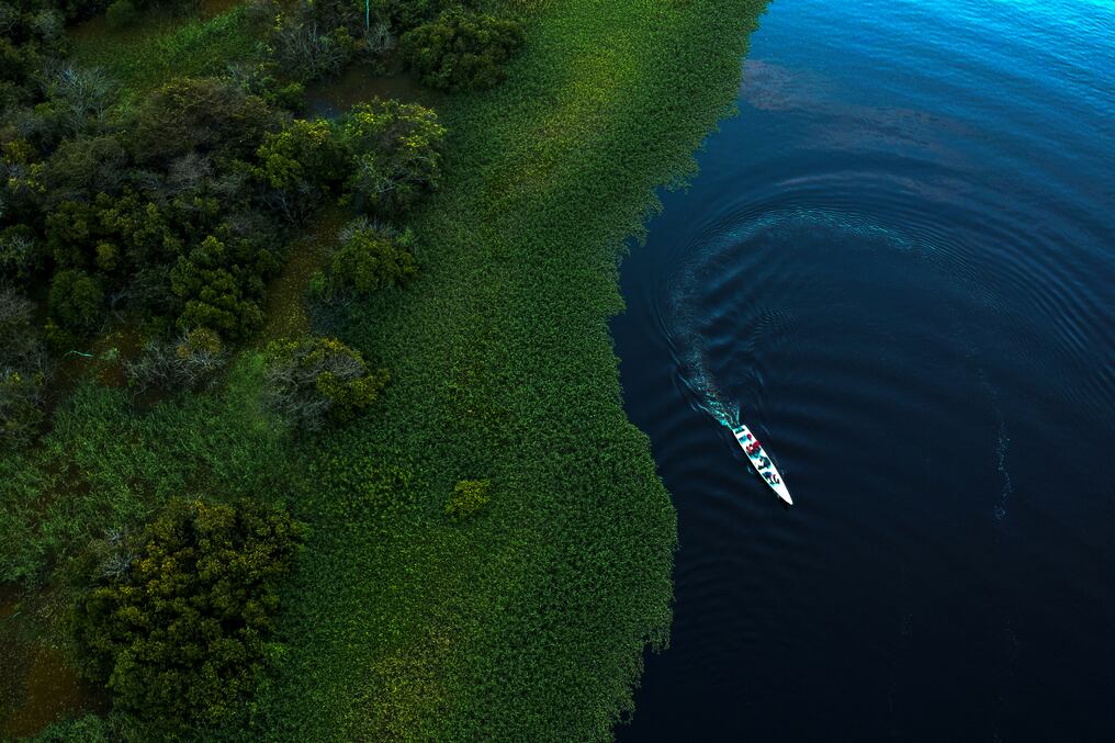 Drone view of Mamiraua Institute and WWF-Brazil researchers working in the area of Maciel Lake at Mamiraua Sustainable Development Reserve in Amazonas state, Brazil, on June 28, 2018. - Drones are the new allies of investigations on Amazon river dolphins, a tool that will reduce costs and times of investigations. (Photo by Mauro Pimentel / AFP)