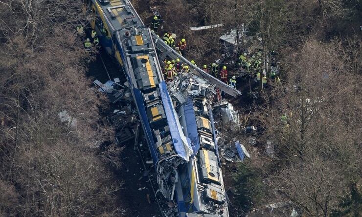 Al menos nueve muertos en un choque de trenes en Alemania