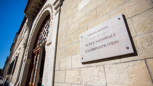 Según sus críticos, ENA, este "Harvard a la francesa", ha creado una clase dirigente desconectada del pueblo, arrogante, que reproduce un pensamiento único. Foto: France Inter ‏@franceinter.