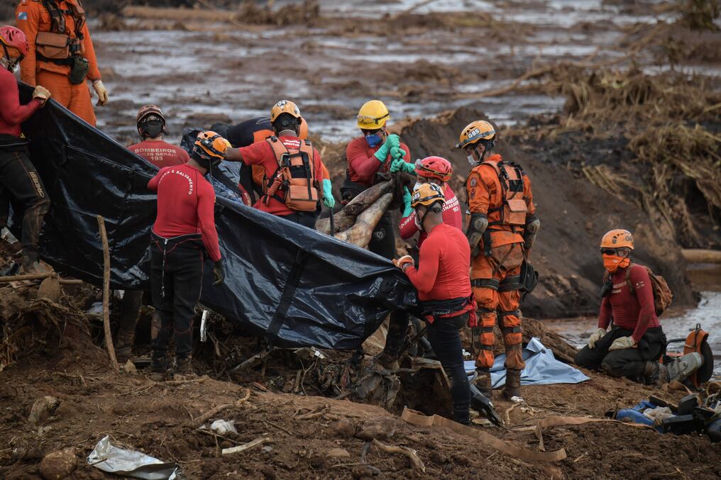 Continúan las labores de rescate en Brumadinho. AFP.
