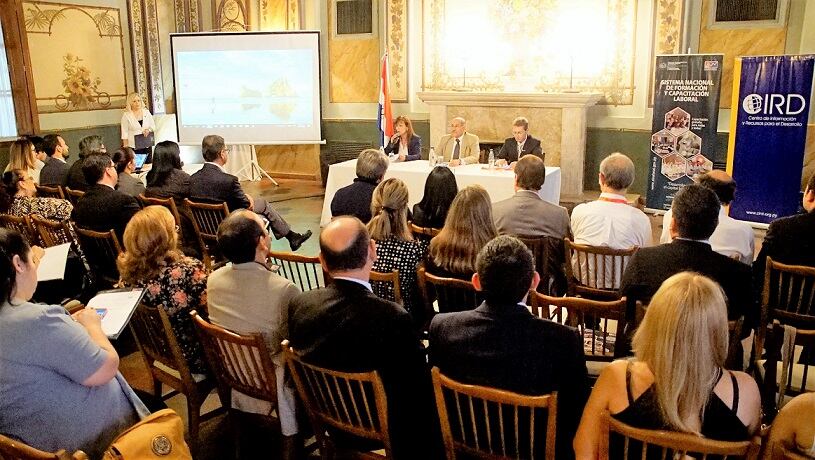 La Presentación del REIFOCAL se llevó a cabo en el Salón Madame Lynch del Gran Hotel del Paraguay, con la presencia de los representantes de Institutos de Formación y Capacitación Laboral.