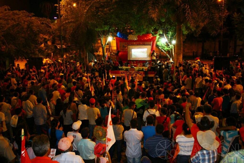 La movilización culminó en la Plaza de las Armas con discursos de los presentes.foto:FERNANDO RIVEROS[/caption]