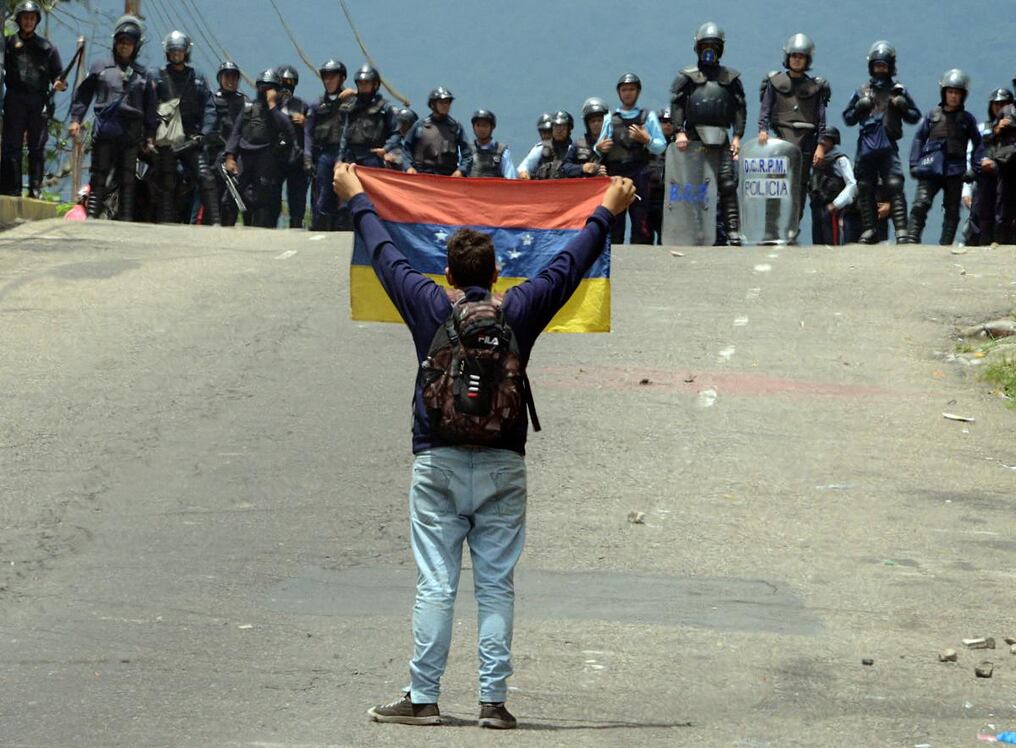 Protesta opositora en Venezuela.  Foto: George Castellanos / AFP