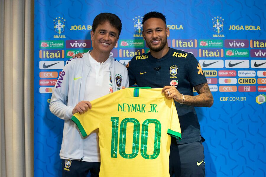 Neymar, el hombre centenario de Brasil.FOTO:AFP