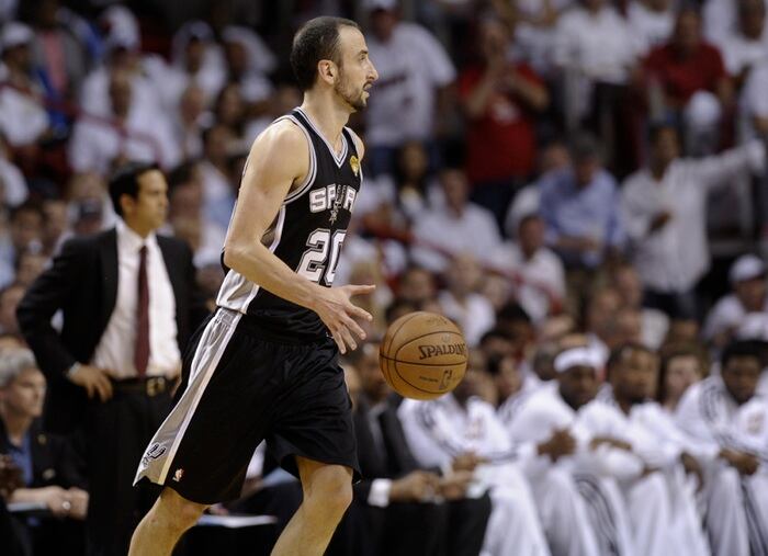 El equipo completo por primera vez generó cierta vacilación, ya que los Spurs anotaron solo 19 puntos en el primer cuarto.