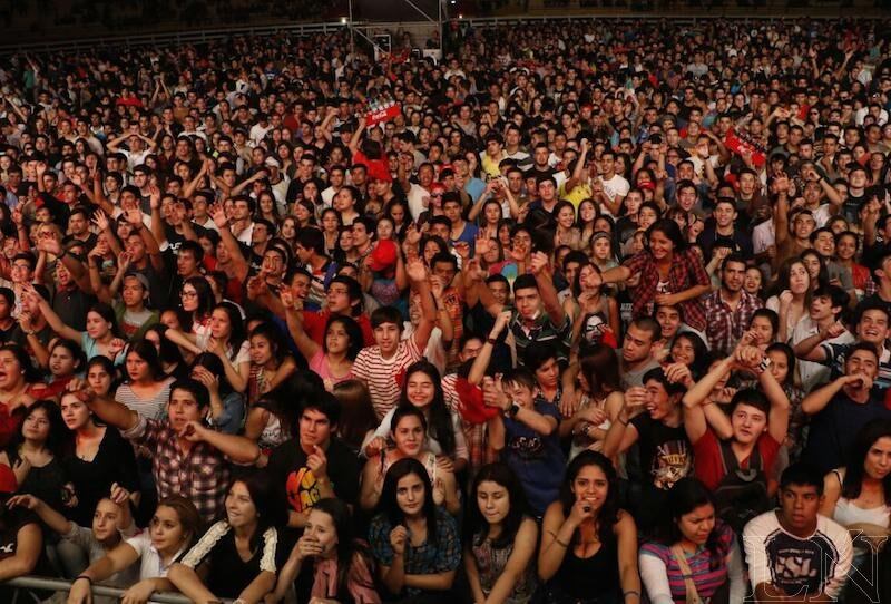 Una gran cantidad de personas acudió anoche al cierre de Los Ojos Rojos Tour, con bandas nacionales.