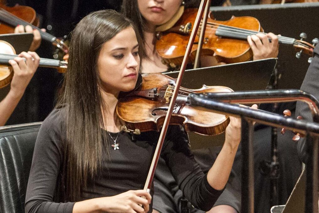 Sara Arana es concertino de la OSN.
