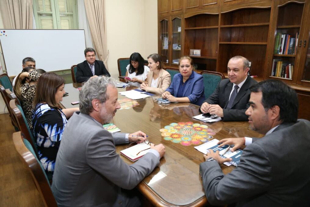 Representantes de Hacienda, MEC y Unión Europea se reunieron para consensuar sobre ejecución de fondos para implementar política educativa. Foto: Gentileza.