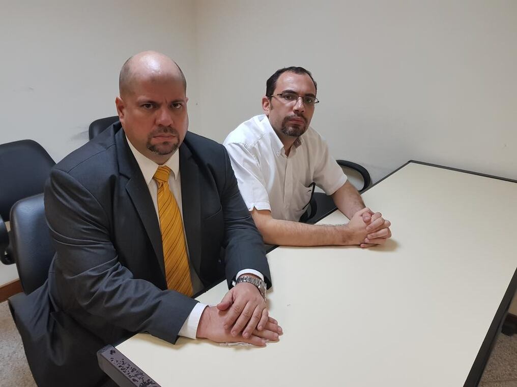 El Dr. Álvaro Arias,  abogado defensor, y su cliente, Fernández Lippmann. FOTO: GENTILEZA.