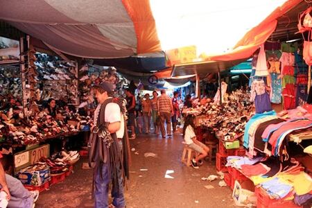 Intensas ventas durante días santos en el mercado 4