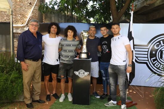 El presidente Giménez Calvo, junto a Cáceres, Franco, Benítez, Bogarín y Martínez.FOTO:NÉSTOR SOTO