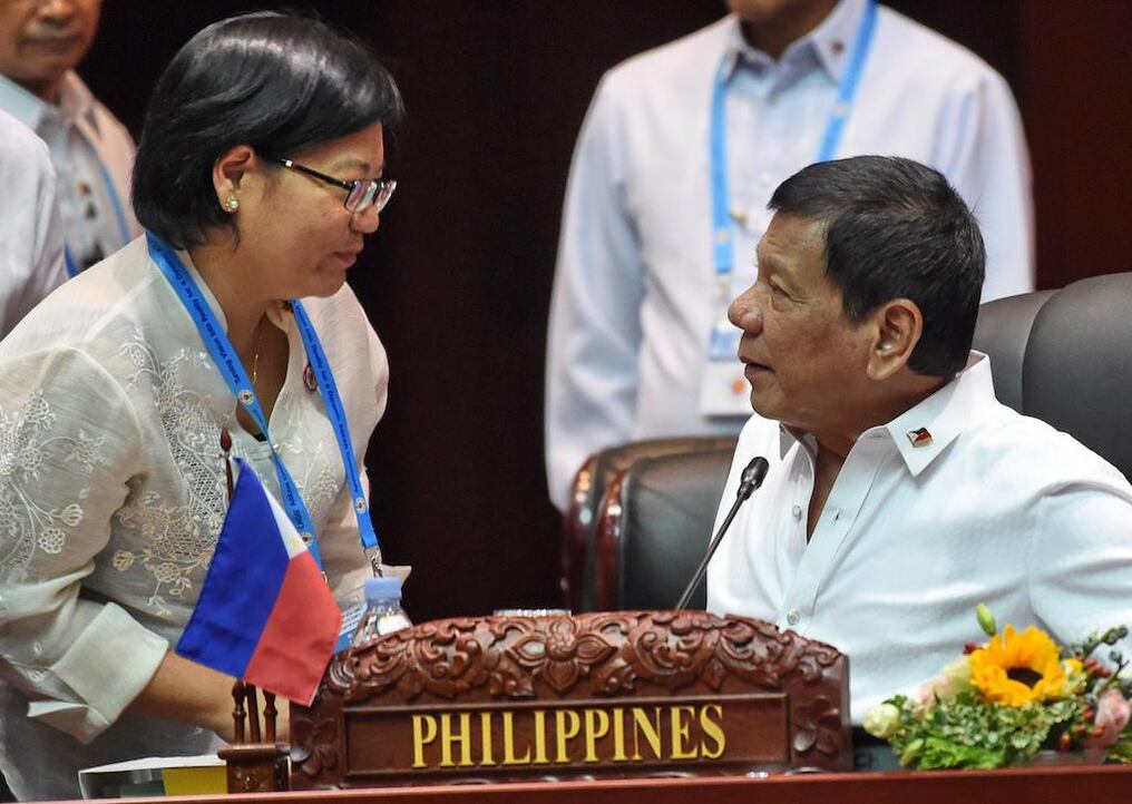 "Lo que dice el presidente Duterte no solo es profundamente inhumano, sino que revela una terrible falta de respeto por la vida humana", declaró Lauder en un comunicado.