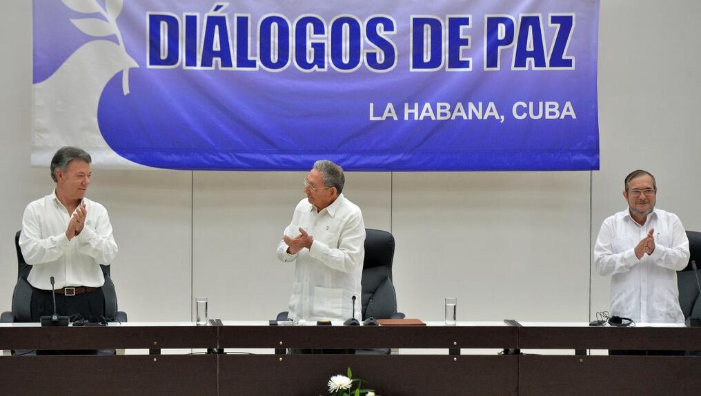 Aplausos en la sede de negociaciones de paz Colombia-Farc, en Cuba. Foto: ADALBERTO ROQUE / AFP