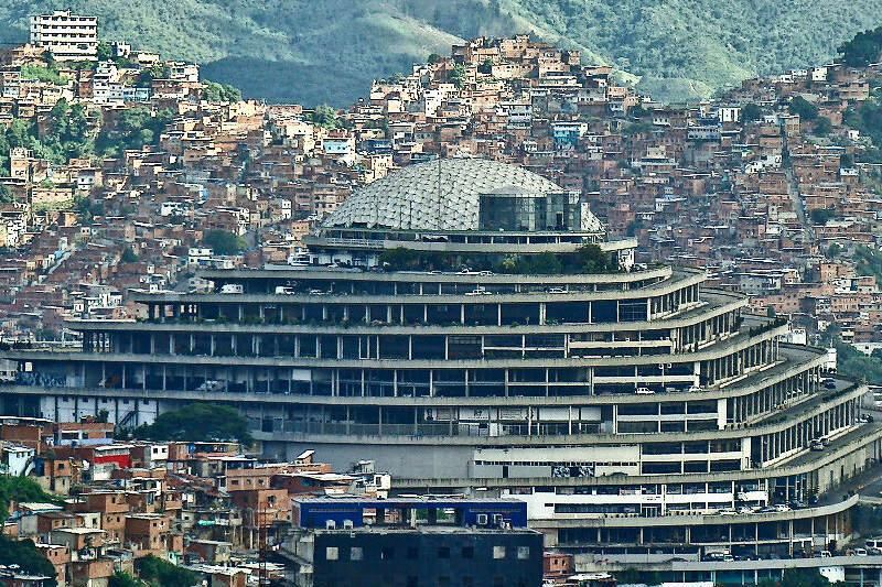 El Helicoide, sede del Servicio Bolivariano de Inteligencia Nacional, desde donde se decide quién va preso por opositor en Venezuela. Juan Garcia ?@hammerjuan / Twitter