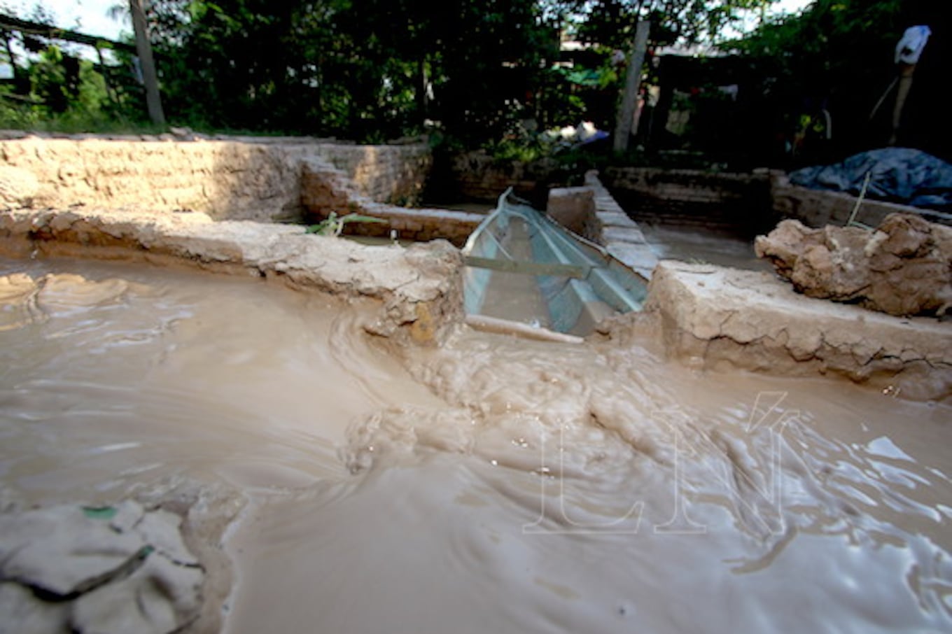 PASO 2:Dicha masa pasa a una pileta natural a reposar aproximadamente 22 días, donde se produce el proceso de decantación.