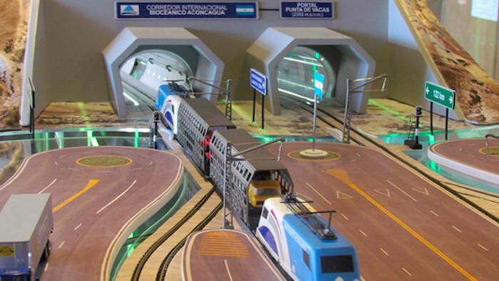 Uno de los diseños del proyecto de túnel bajo las estriberas andinas que unirá Argentina y Chile.