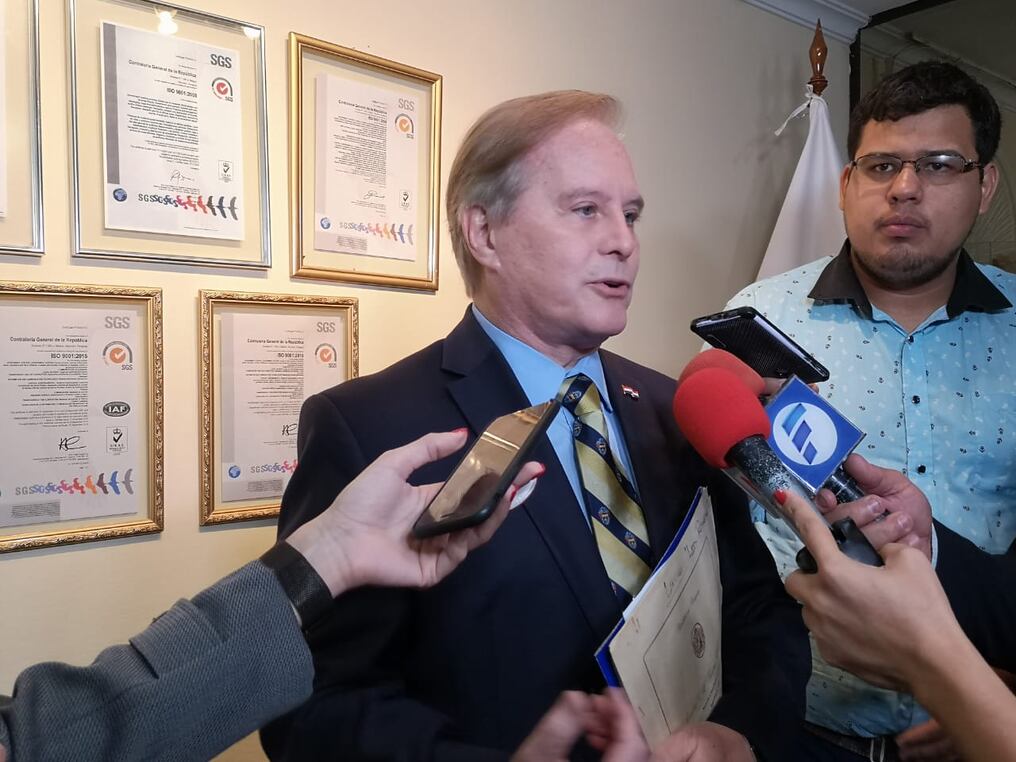 El ministro acudió a la sede de la Contraloría y criticó a los medios de comunicación. Foto: Universo 970 AM