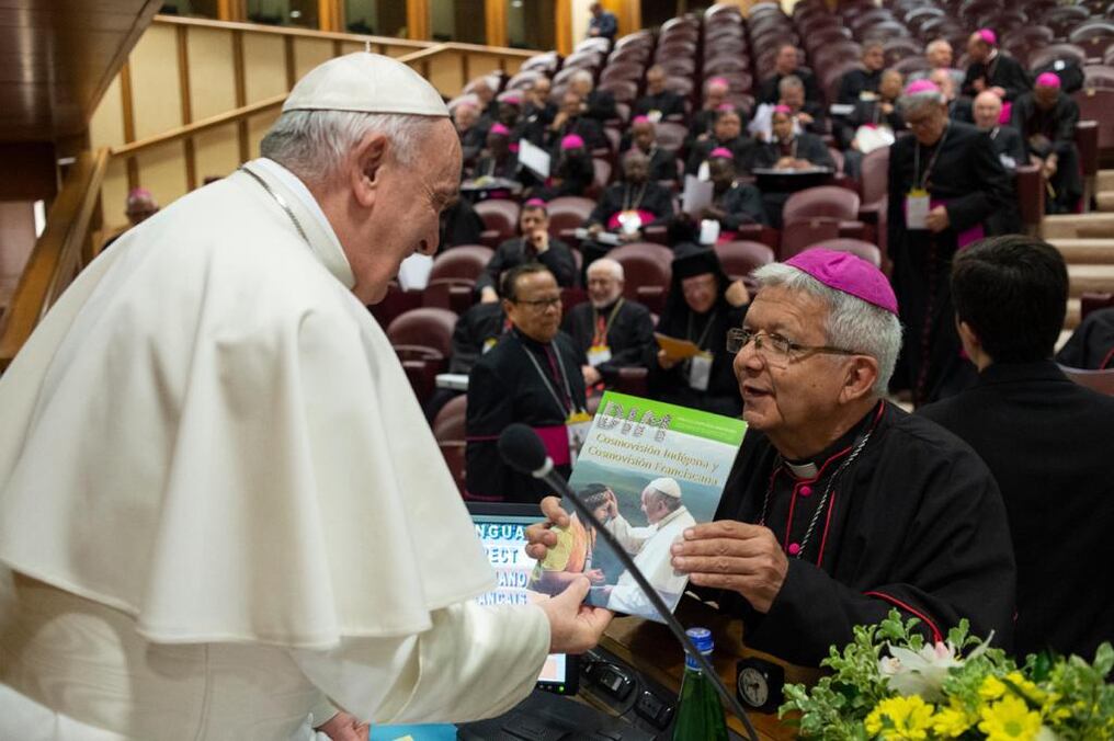 Monseñor Adalberto Martínez se encontró con el papa. Foto: Gentileza