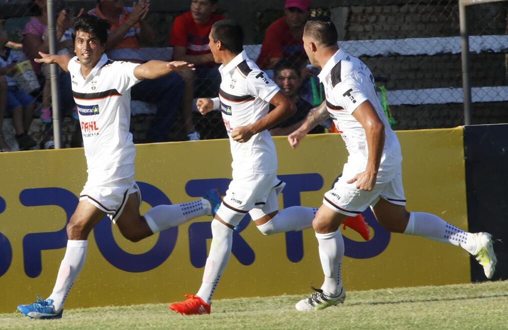 Julio Aguilar (Izq.), es el principal referente de área en el equipo Militar.