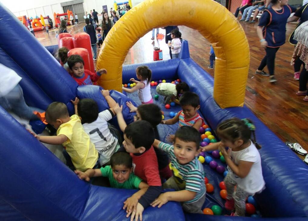 Los niños de la Casa Cuna disfrutaron de un día especial en la SND. Fotos: Agustín Acosta.