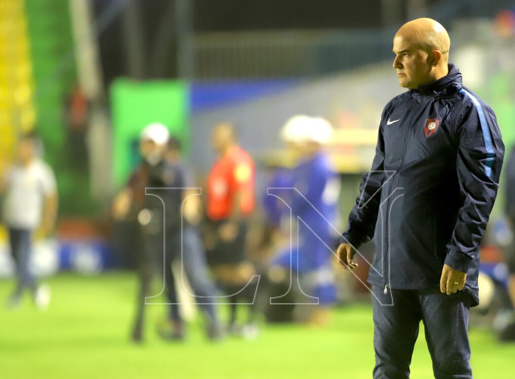 Fernando Jubero reconoció errores y dio vuelta la página para preparar el superclásico del sábado.foto:ATILIO FERNÁNDEZ