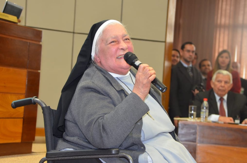 La religiosa Regina Sian, se ha destacado siempre por su trabajo voluntario de prevención del alcoholismo y adicción a las drogas. Foto: Cortesía.