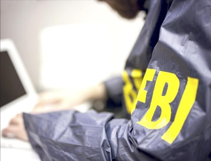 Disfrazado con una peluca, abogado trató de vender documento confidencial de los EEUU