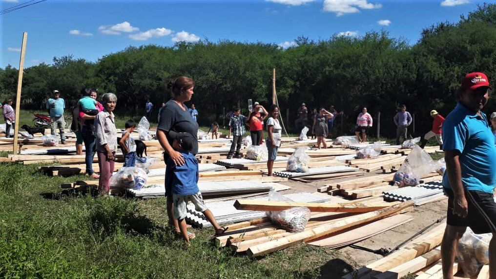 Miles de familias se trasladan hasta las zonas ribereñas hasta refugios temporales habilitados en la ciudad de Asunción. Foto: SEN