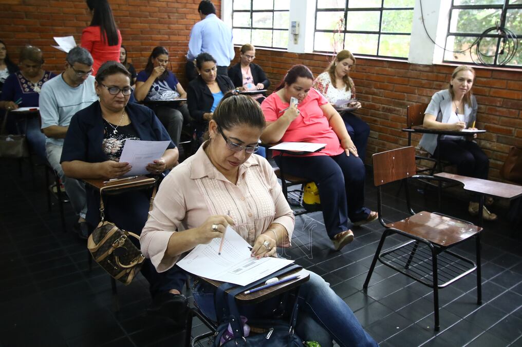 La intención es que los docentes puedan acceder a un incremento salarial del 16%, pero exigen mayor capacitación de los educadores. Foto: Archivo