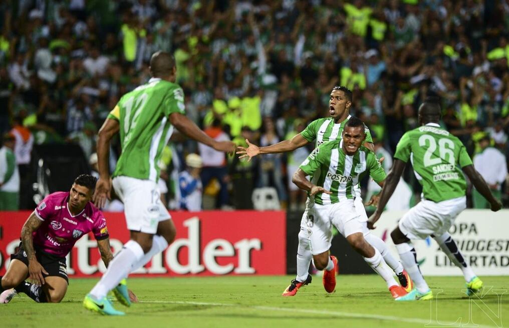 Miguel Borja sale disparado y a gritar con todo su gol, el que abrió el camino del triunfo para el Atlético Nacional y desató la gran fiesta en Medellín.