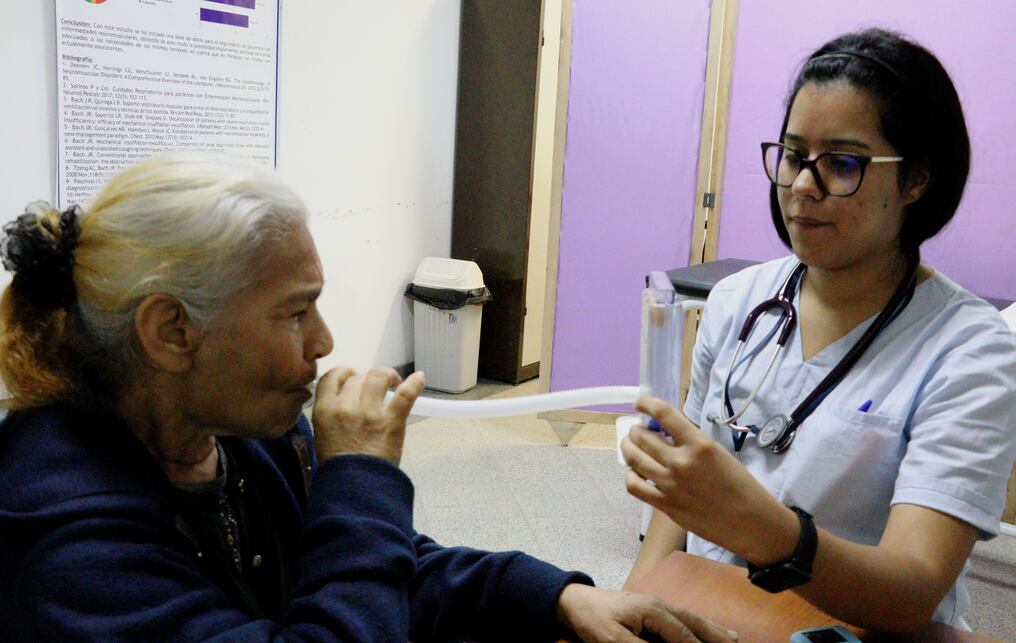 Este tratamiento consiste en brindar soportes ante los estados agudos en que se encuentran los pacientes, mejorando así la entrada del aire. Foto: Gentileza.