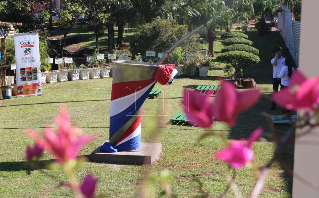 Monumento al tereré. Foto: Tomás Bogado.