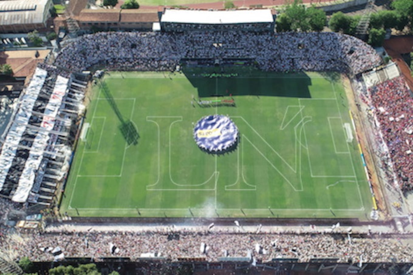 El estadio Manuel Ferreira estuvo repleto para albergar el superclásico luego de 7 años.FOTO:CARLOS JURI