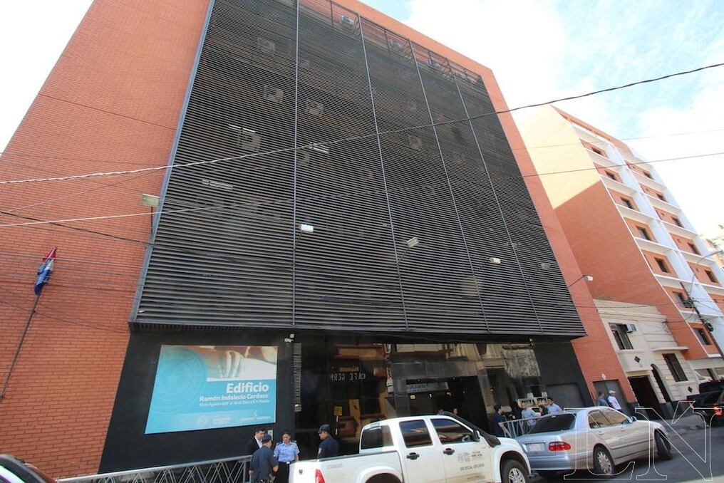 La Viceministra de Educación María del Carmen Giménez mencionó que las obras iniciarán en breve y que para los llamados que fueron declarados desiertos se llamará nuevamente con urgencia. 