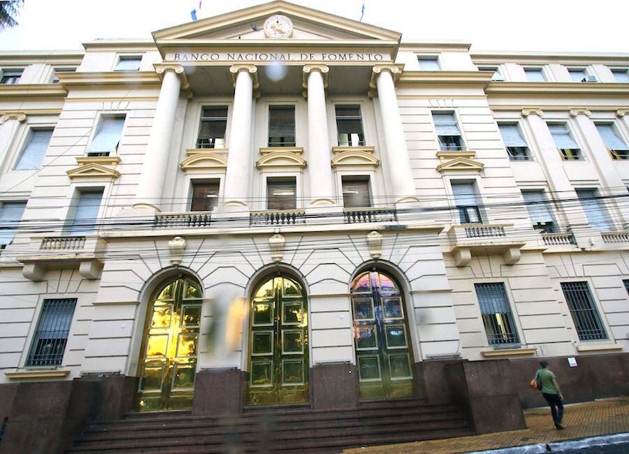 El Banco Nacional de Fomento ha decidido aumentar el monto de extracción a través de los cajeros automáticos de la Red Dinelco, con el objetivo de facilitar las operaciones a sus usuarios. Foto: Archivo.