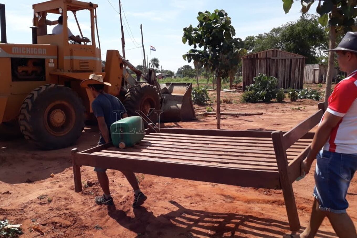 Los ocupantes se retiraron sin poner resistencia. Foto: Lorenzo Agüero.