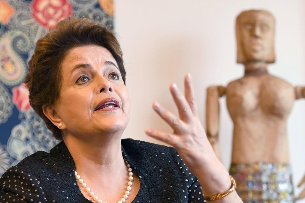 Dilma se mantiene financieramente con los 5.300 reales mensuales (unos 1.700 dólares) que recibe por sus aportes como funcionaria del Estado de Río Grande do Sul. También cobra el alquiler de cuatro departamentos familiares.