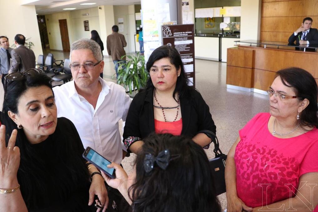 Las mamás de los encauzados piden que el decano renuncie para que los estudiantes vuelvan a las aulas.
