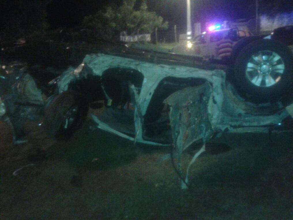 A las 2:00 de ayer, una camioneta Toyota Hilux perdió el control y volcó, dejando una fallecida y 3 heridos.
