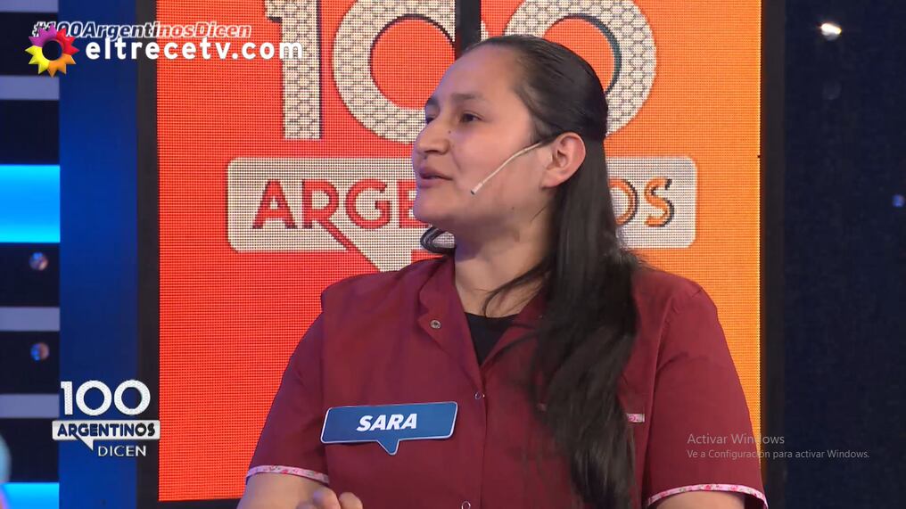 Una paraguaya llamada Sara hizo parte del team de los enfermeros días atrás en el popular programa “100 argentinos dicen”. Foto: Captura de pantalla.