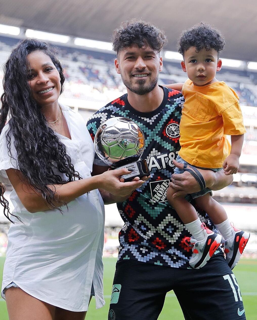 Magui Duarte, esposa del jugador Bruno Valdez, orgullosa le dedicó un hermoso posteo en Instagram tras consagrarse como defensor con más goles de la historia del club mexicano. Foto: Gentileza.