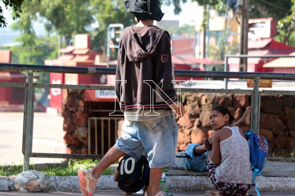 El albergue necesita de personas generosas que puedan colaborar con la comida diaria de alrededor de 60 nativos, entre ellos bebés, niños y adultos, que están instalados en el centro de Asunción. Foto: Archivo/Eduardo Velázquez.
