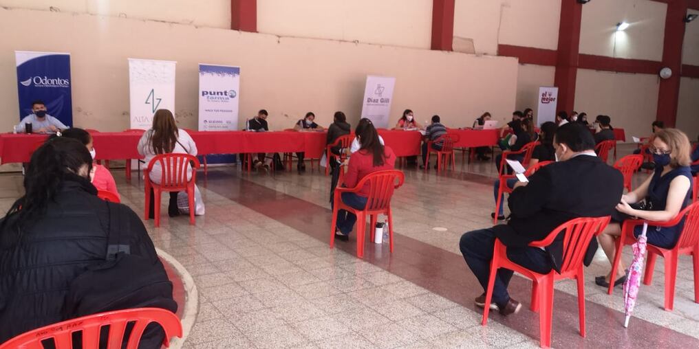 En total, fueron 2.407 personas que se agendaron el pasado 2 de diciembre para participar de la feria de empleos, las mismas serán convocadas gradualmente por día y hora. Foto: GEN/Universo.