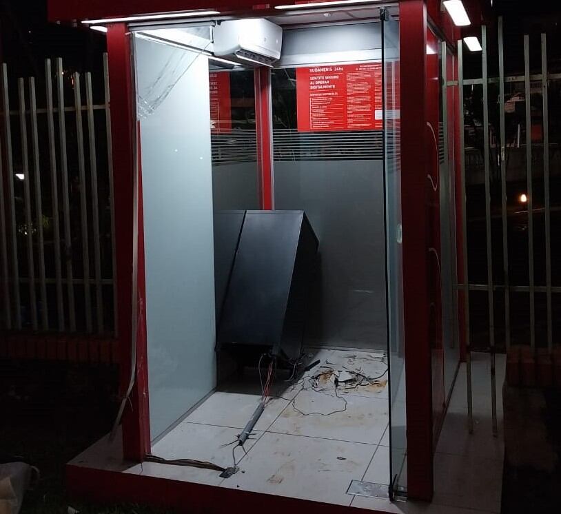 La bandeja de dinero del cajero automático tiene sistema de entintado y hasta el momento se desconoce la cantidad que se llevaron los malvivientes. Foto: Gentileza